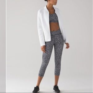 Lululemon sole training crops